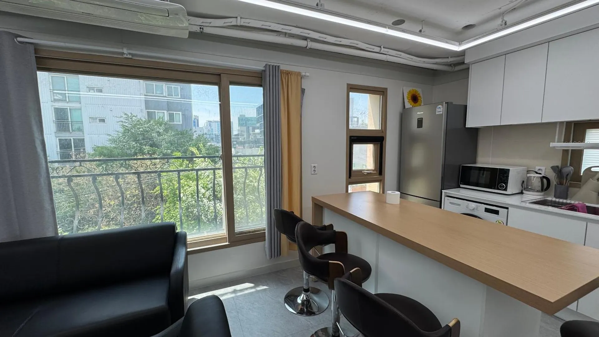 501, Seongsu Station Jungnangcheon Cherry Blossom Road Han River Airport Bus سيول شقة